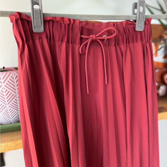 Athleta Hayes Burgundy Red Pleated Drawstring Waist Midi Skirt Size XS - Picture 4 of 13